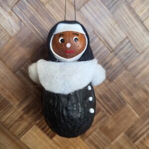 Nun‎ Christmas Tree Ornament Handmade Nuts Painted Holiday Decor Unique Vintage